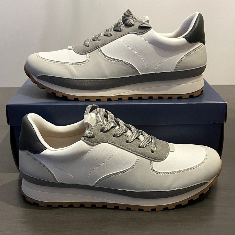 Universal Thread Women’s White and Gray Casual Sneakers